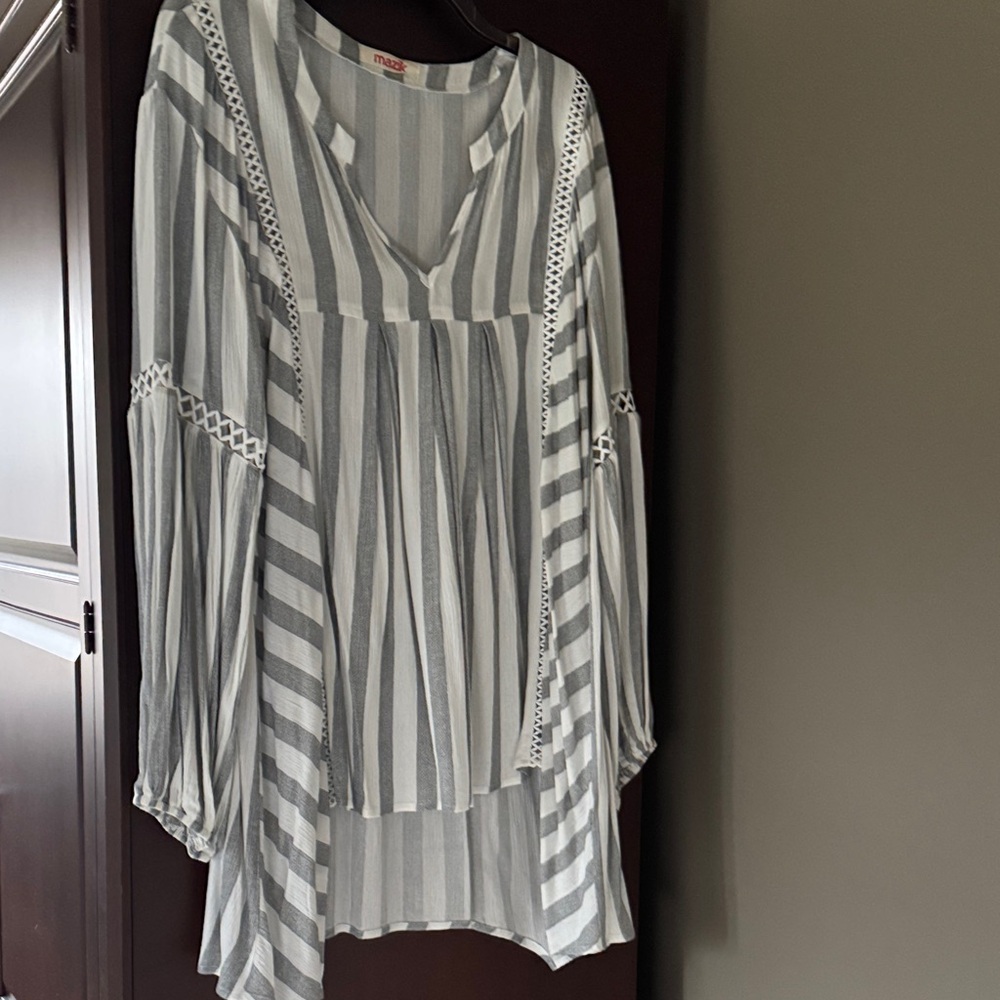 NWOT - Mazik Grey and white boho shirt